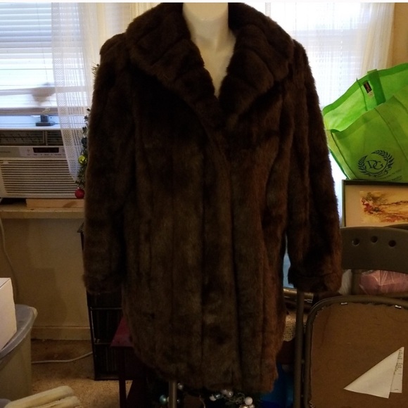 Dennis Basso Brown Faux Fur Coat 🤩🤩🤩 - Picture 5 of 8